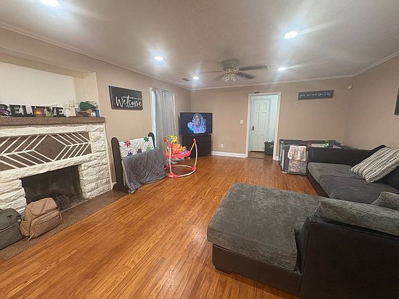 4th image of 2627 Bismarck St