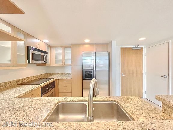 3rd image of 13700 Marina Pointe Dr Unit 1414