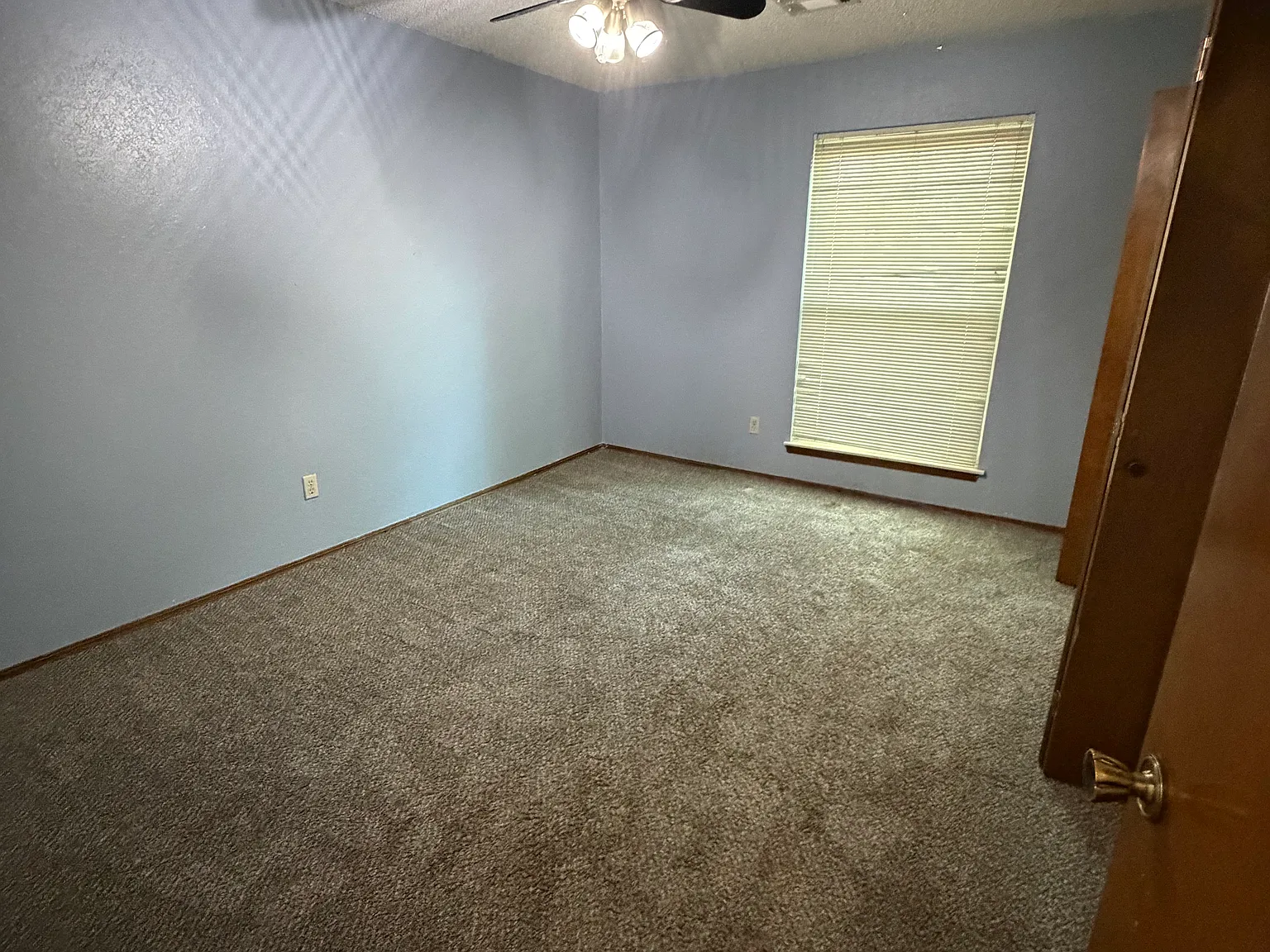 4 bed, 2.5 bath, 2000 sqft, $2,000 — Photo 3