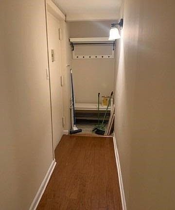 3rd image of 205 Mineola Blvd APT 3I