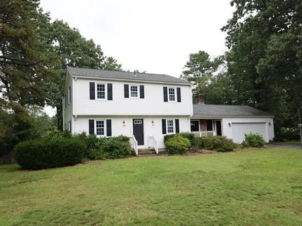 80 King Philip Dr, Longmeadow, MA 01106