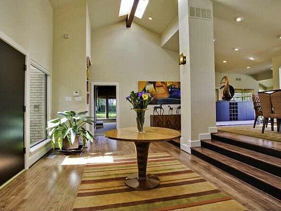 4th image of 605 Guadalajara Cir