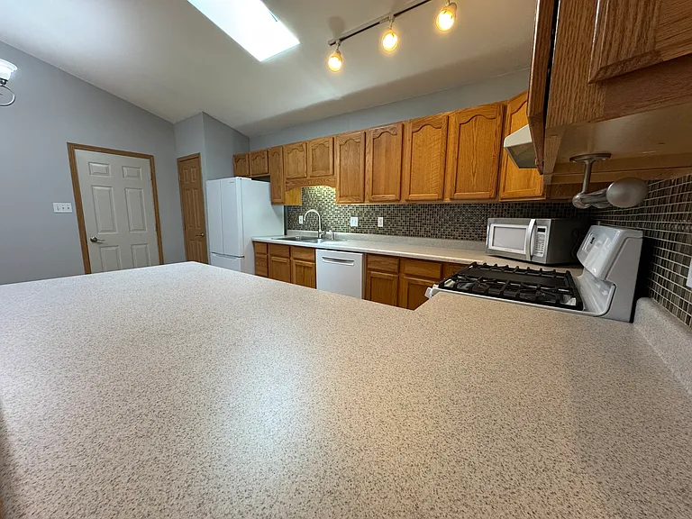326 Brown Ct — Photo 12