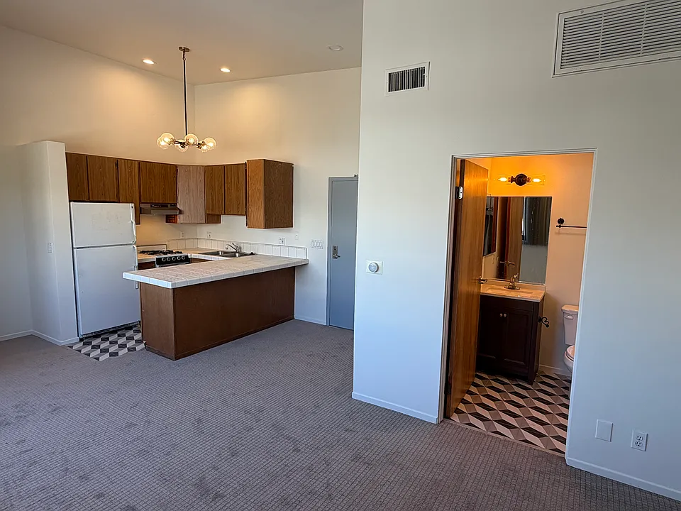 901 S Harvard Blvd #303