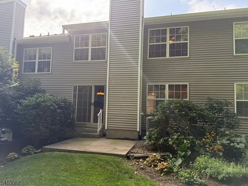 3 bed, 2.5 bath, 2264 sqft, $3,500 — Photo 2