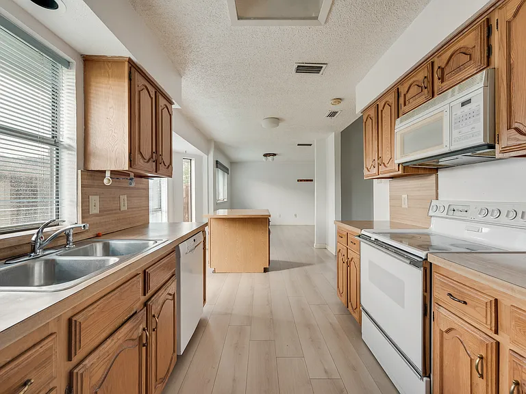 2623 Fallcreek Dr — Photo 9