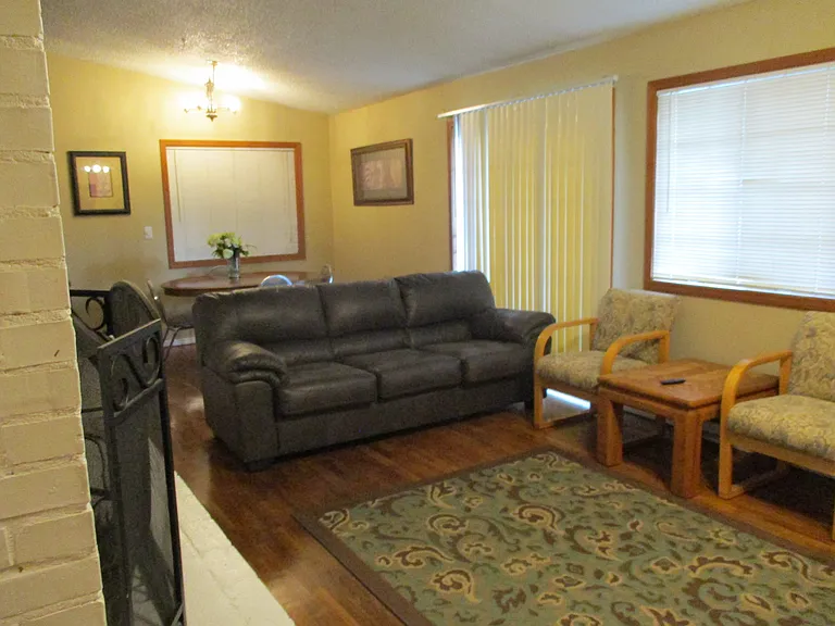 2 N Miller St — Photo 2
