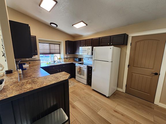 2nd image of 565 E Woodbury Dr