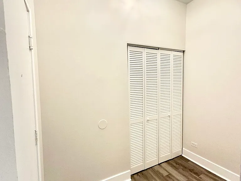 3008 W 23rd St #1B — Photo 8