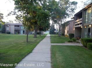 340 Bolson Dr APT 3, Oconomowoc, WI 53066