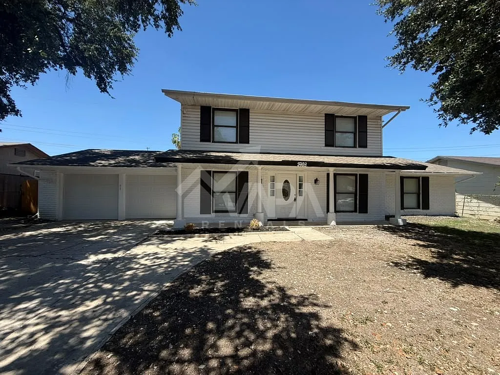 5 bed, 2.5 bath, 2134 sqft, $3,000 — Photo 3
