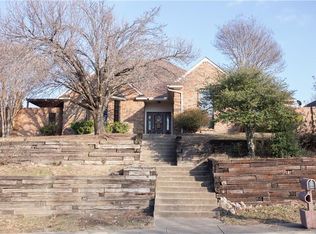 1104 Canyon Ridge Dr, Desoto, TX 75115