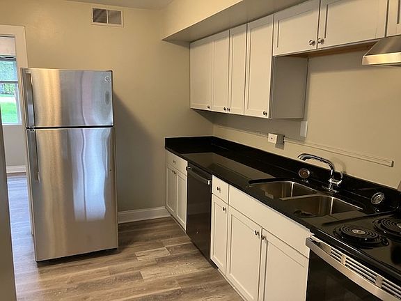 5th image of 1105 Evans Ave #2B