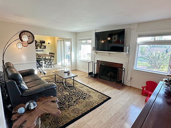 4th image of 6619 Forum St