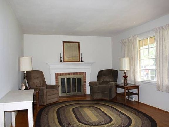 2nd image of 80 Wellington Dr