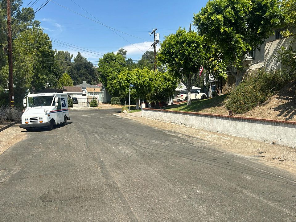 2nd image of 8702 Hillrose St