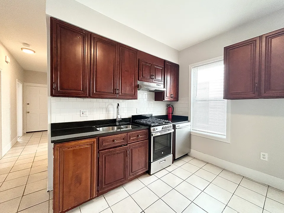 24 Maryland St #3L