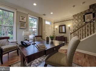 105 Admirals Way, Philadelphia, PA 19146