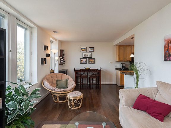 5th image of 5330 Pershing Ave APT 502