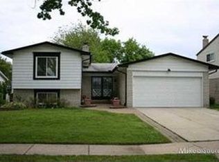 4968 Queen Dr, Sterling Heights, MI 48310