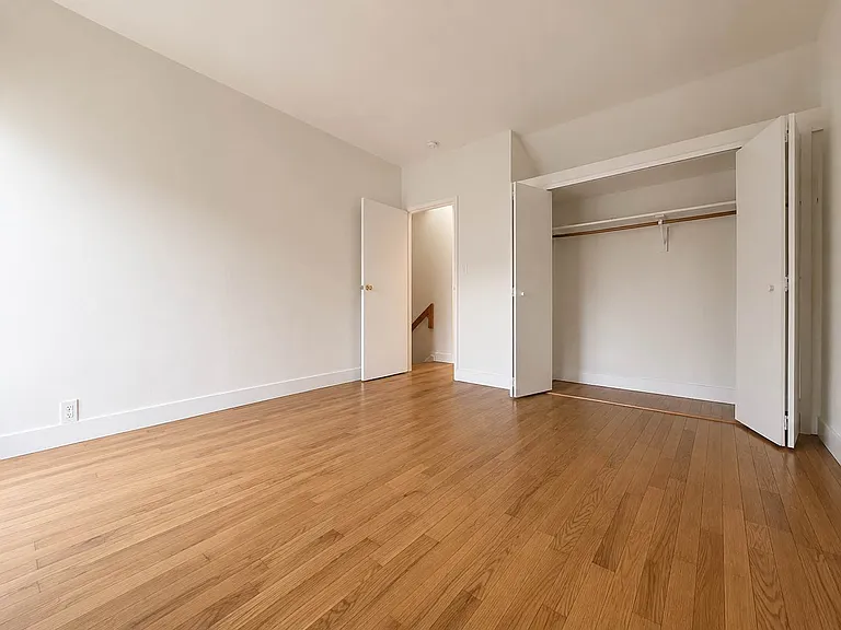 201 E 12th St #Penthouse 15 — Photo 17