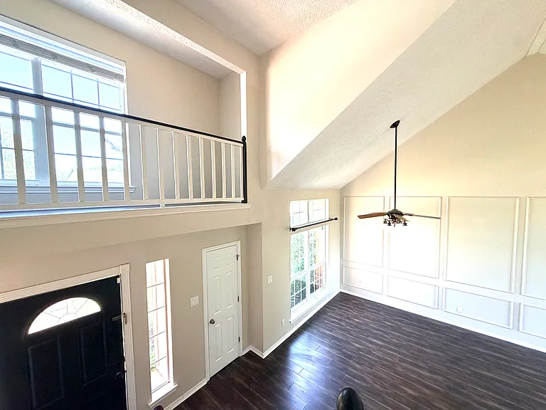 2417 Warwick Ave — Photo 8