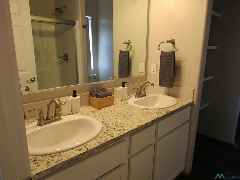 2404 W Briscoe Ave — Photo 25