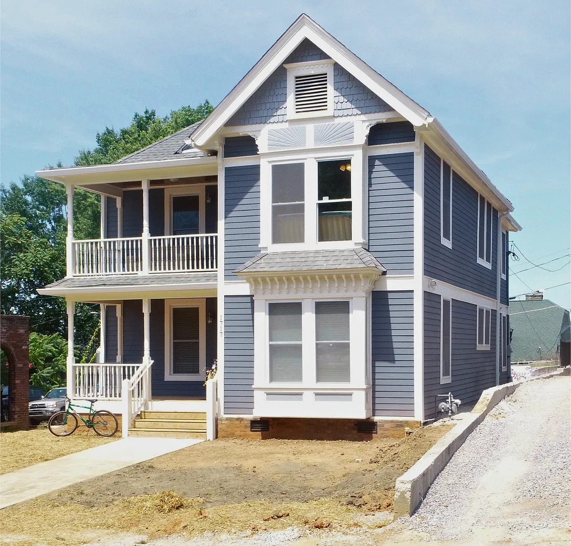 Waitlist for Aug2027Jul2028 Now Open! |7BR/5BA Victorian Near UTK | Greek Life & Group Housing Fr... — Photo 2