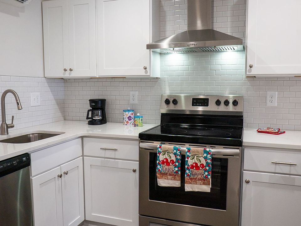 1st image of 1309 Hudson Ave #B6