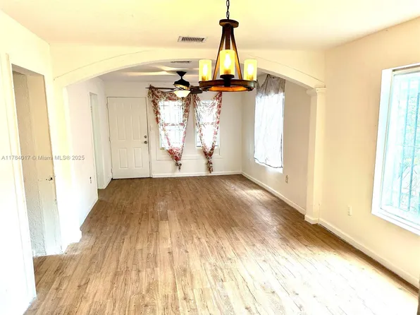 1423 NW 69th St, Miami, FL 33147