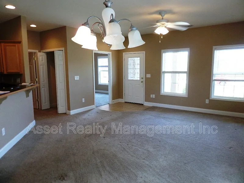 2 bed, 2.0 bath, 1028 sqft, $1,925 — Photo 3