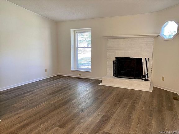 4th image of 3042 Chenango Dr