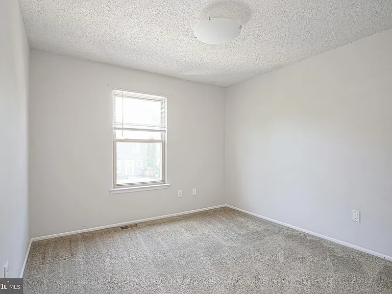2205 Elberta Ln — Photo 14