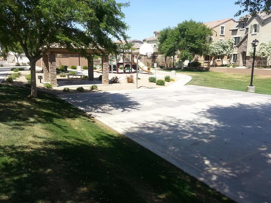 3 bed, 1466 sqft, $2,095 — Photo 2