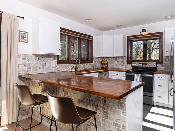 2nd image of 357 Vail Cir