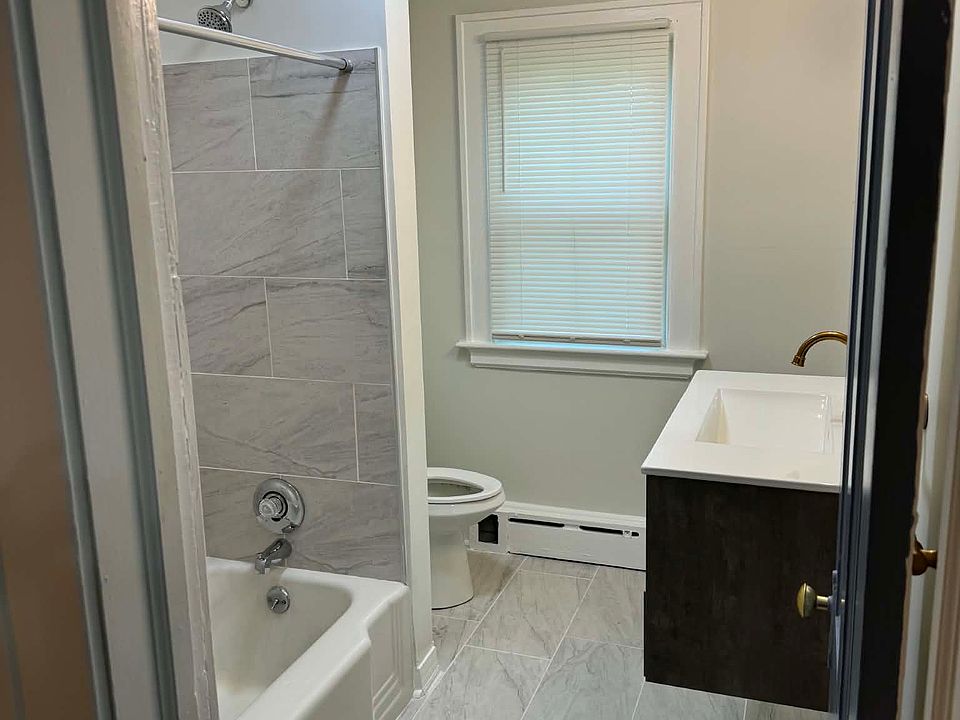 1st image of 15 James St #17