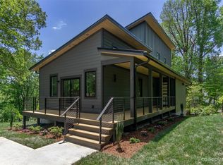4 Stockbridge Pl, Asheville, NC 28805