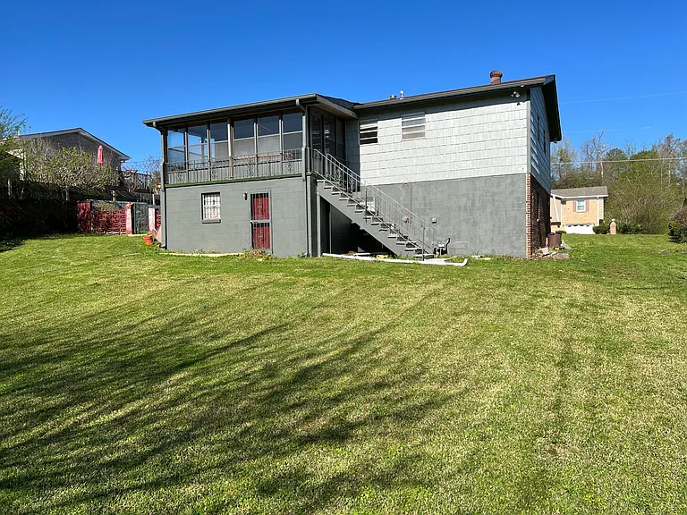 927 Chinchona Dr — Photo 4