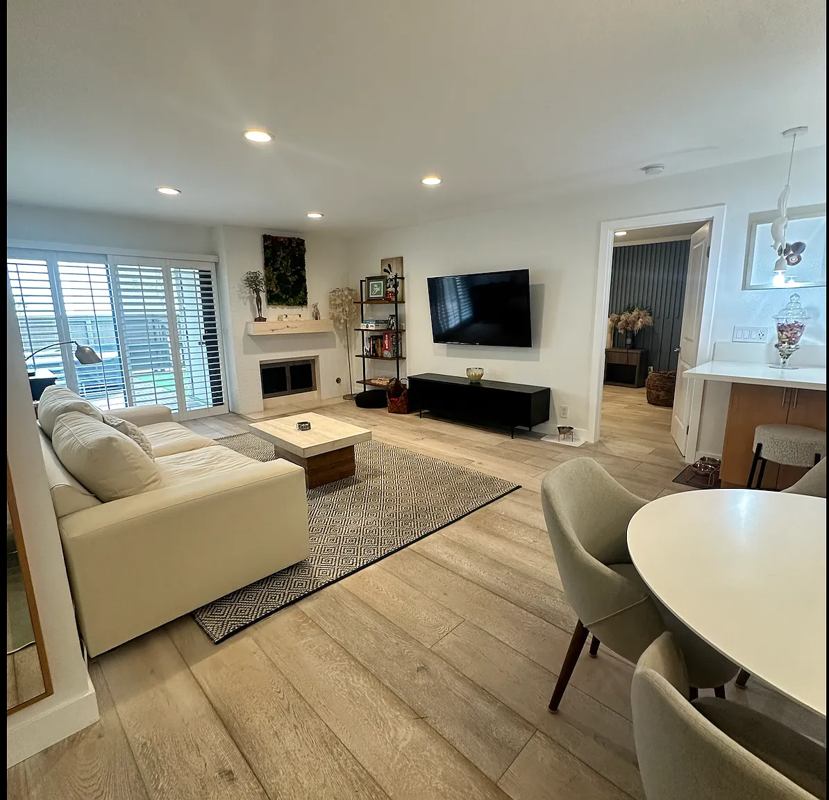 8601 Falmouth Ave — Photo 1
