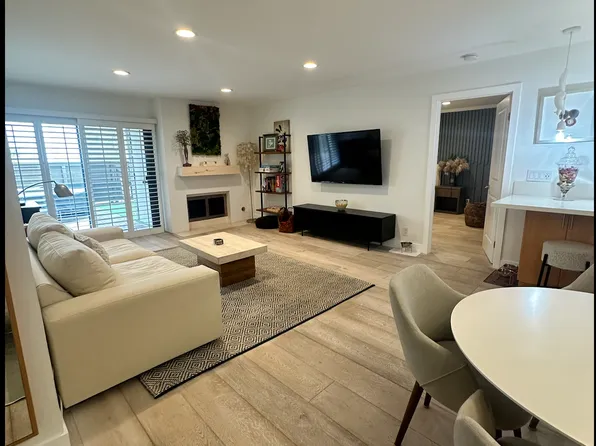 8601 Falmouth Ave APT 207, Playa Del Rey, CA 90293
