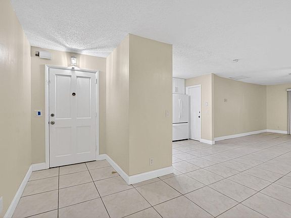 4th image of 22334 SW 57th Circle