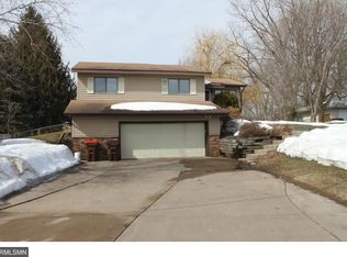 912 Glenbrook Ave N, Oakdale, MN 55128