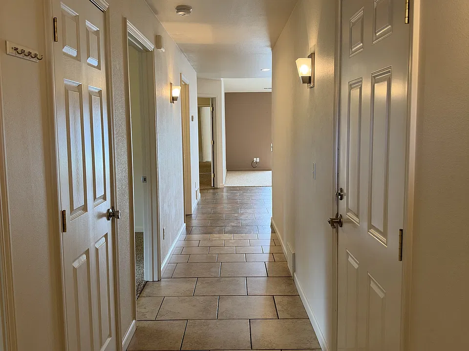 110 4th Ave SE #1