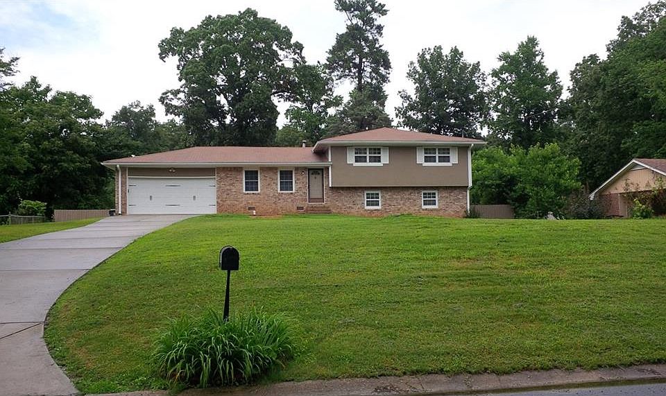 1st image of 2071 N Oak Dr