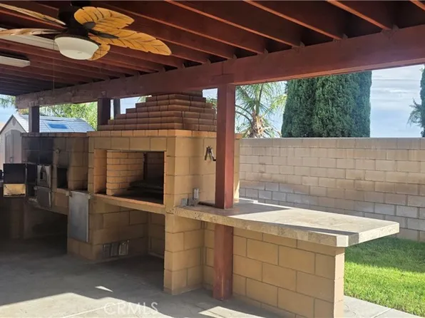 2633 W Loma Vista Dr, Rialto, CA 92377