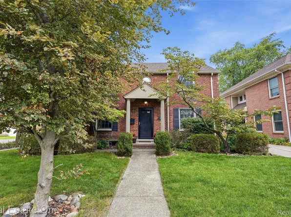 10154 Ludlow Ave, Huntington Woods, MI 48070
