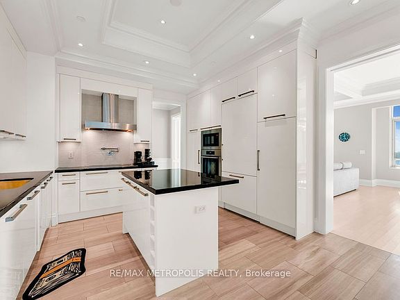 5th image of 311 Bay St #4201