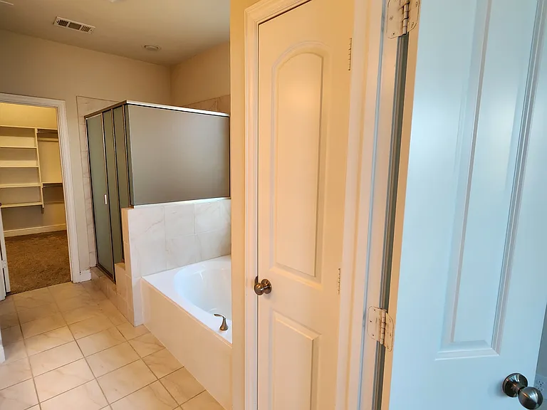 813 Warwick Blvd — Photo 1