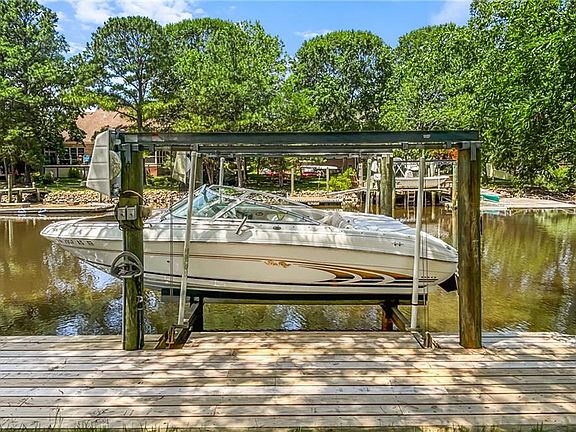 3rd image of 220 Deepwater Dr