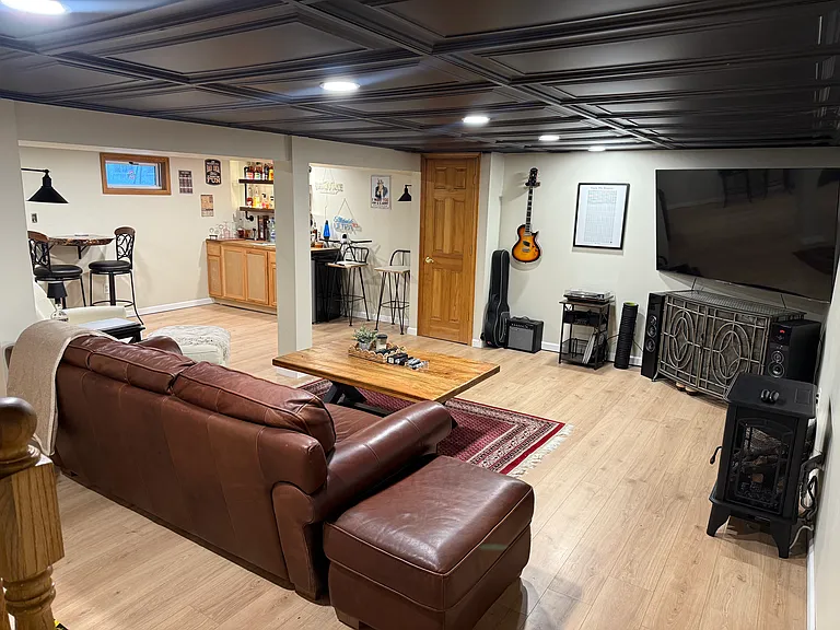 1497 Eastview Dr — Photo 8